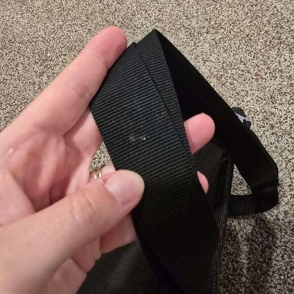 Black Baggallini Nylon Crossbody Bag Purse w/ Wristlet & Multiple Pockets - Picture 10 of 11